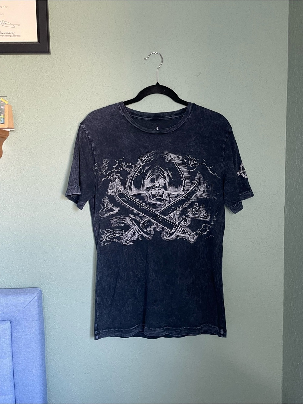 Disney Parks Pirates of the Caribbean Merchandise Unisex T Shirt Tee Size Small